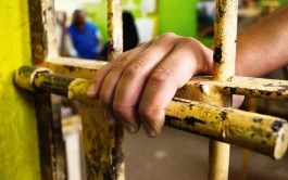 18/05/2016 - Ricardo Sola y su esposa, son voluntarios de la Radio en la localidad de Rafaela en&hellip;