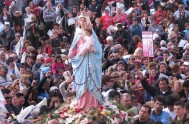 Santa María, Madre nuestra que en cada misterio del Santo Rosario nos brindas al Salvador, acudimos a ti necesitados. Nos alegramos que desde…