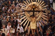15/09/2017 –  Cada año el 15 de septiembre el pueblo de Salta se congrega ante las imágenes del Señor y de la Virgen del Milagro que salen…