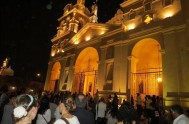 11/09/2013 - Con motivo de los numerosos incendios que azotan la región, Radio María invitó a rezar el rosario en la explanada de…