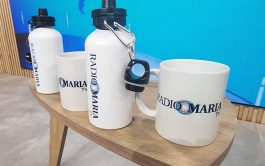 07/09/2023 – Ya están disponibles en Mercado Libre, la botella y la taza, tanto de Radio María como así también…