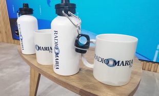 07/09/2023 - Ya están disponibles en Mercado Libre, la botella y la taza, tanto de Radio María…
