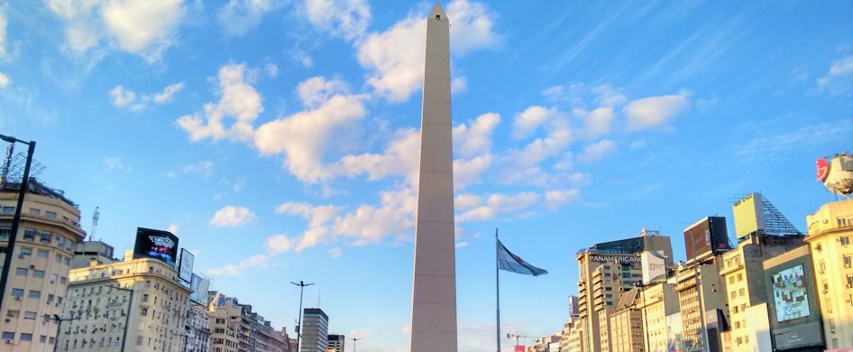 29/10/2024 - En la Ciudad Autónoma de Buenos Aires, Radio María se puede sintonizar la 88.5 FM en zona norte -las 24horas-, mientras que la 91.1 FM se puede sintonizar desde Aeroparque hacia Avellaneda de lunes a viernes de 8 a 12 horas. Ésta última frecuencia pertenece a Radio Amadeus, agradecemos a Sara Shaw, la hija del Venerable Siervo de…