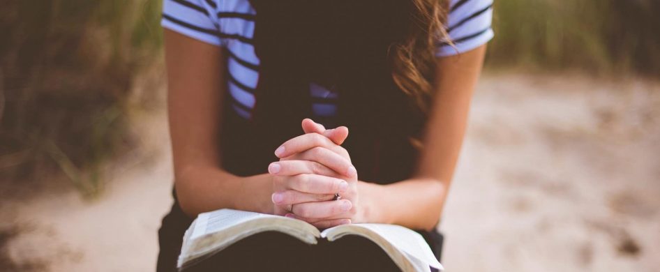 La Liturgia de la Horas nos permite consagrar el día a Dios, volver nuestra mirada a Él y resignificar los distintos momentos de la jornada, para vivirlos con Él y desde Él.