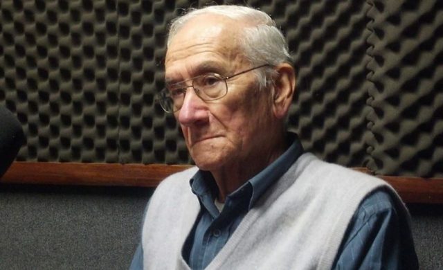 22/04/2025 - Con profundo pesar, comunicamos el fallecimiento del Profesor Arnaldo Pérez Wat (Walter Arnaldo Tolaba), una figura emblemática de la radiofonía cultural argentina. Nacido en Salta y cordobés por adopción, Arnaldo dedicó más de seis décadas a la difusión del conocimiento, combinando su labor como docente universitario con una vasta trayectoria radial. Una vida de radio Su amor por…