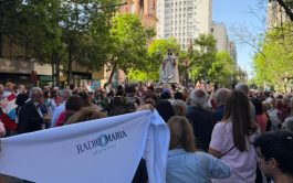 21/10/2025 - El pasado domingo 5 de octubre, la ciudad de Córdoba vivió una jornada de profunda fe y comunión durante la Fiesta Patronal de Nuestra Señora del Rosario del Milagro, en el marco del Jubileo Arquidiocesano 2025. Bajo el lema impulsado por el Papa Francisco, “Peregrinos de Esperanza”, la celebración reunió a miles de fieles que se unieron en…