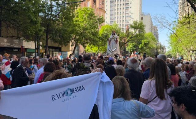 21/10/2025 - El pasado domingo 5 de octubre, la ciudad de Córdoba vivió una jornada de profunda fe y comunión durante la Fiesta Patronal de Nuestra Señora del Rosario del Milagro, en el marco del Jubileo Arquidiocesano 2025. Bajo el lema impulsado por el Papa Francisco, “Peregrinos de Esperanza”, la celebración reunió a miles de fieles que se unieron en…