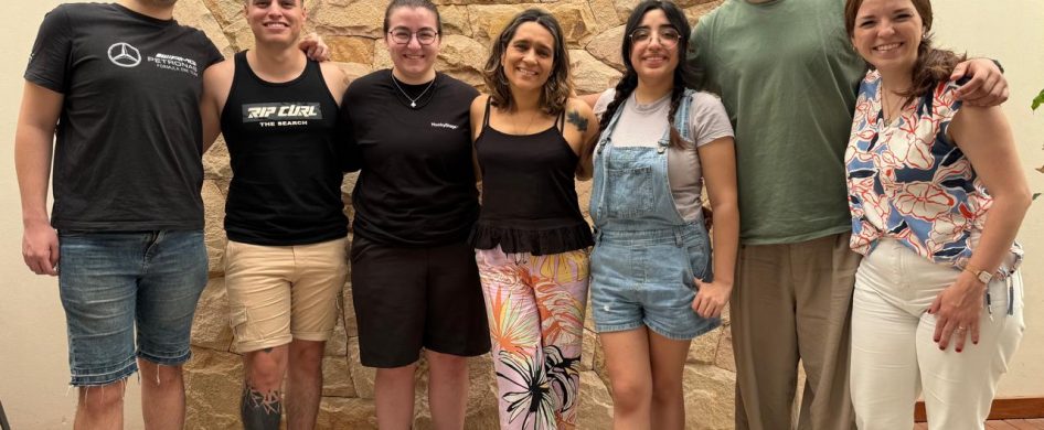 12/12/2025 - Entre octubre y diciembre de este año, cuatro estudiantes de la Tecnicatura en Marketing Digital de la Universidad Católica de Córdoba (UCC) eligieron desarrollar sus prácticas profesionales en Radio María Argentina, integrándose al área de Radio María Digital. Luciano, Ángeles, Jasmín y Luca formaron parte del equipo y aportaron su mirada joven, su entusiasmo y sus conocimientos en&hellip;