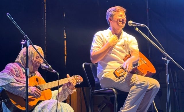 21/12/2025 - La segunda noche del festival fue para dejarse abrazar por la música y renovar la fe en comunidad. Nos volvimos a encontrar en la Explanada de la Catedral de Córdoba con una plaza colmada de personas predispuestas a vivir de manera especial cada una de las propuestas que nos regalaron los artistas invitados. Isabel Rodríguez nos entregó canciones&hellip;