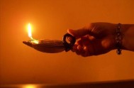 23/09/2013 - En los tiempos bíblicos, las lámparas se confeccionaban de barro cocido y se cargaban con aceite. Ya en la modernidad, aparecen…