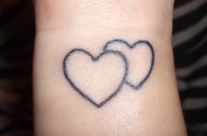 04/11/2014 – “Dios tiene un tatuaje. No lo sé porque lo vi, sino porque Él me lo contó: “Te llevo tatuada en la…