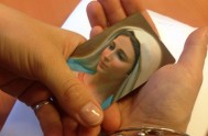 24/11/2016 –  María en medio de nosotros con la gracia de la santidad que brota de su imagen inmaculada, que transparenta a Jesús…