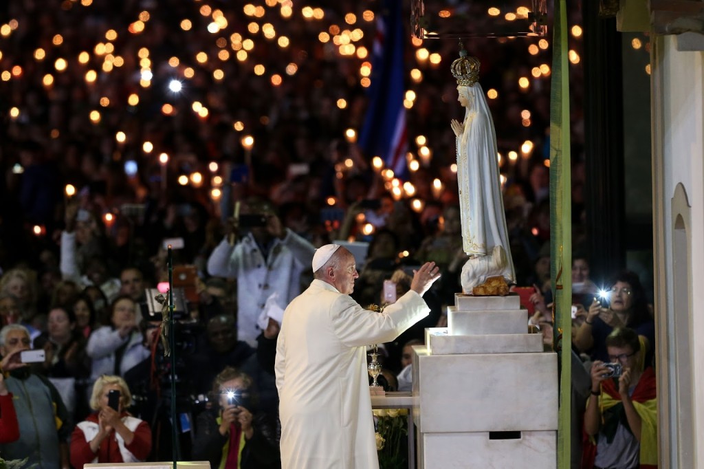 Pope Francis prays to Our Lady of Fatima at Apparitions Chapel at Fatima's Sanctuary, Leiria, Portugal, 12 May 2017. Pope Francis is in visiting Fatima on 12 and 13 May on the 100th anniversary of the appearances of Mary. JOSE SENA GOULAO/POOL/LUSA