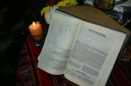 02/10/2025 - Nos encontramos en torno a nuestro libro sagrado para profundizar en su contenido y también en su historia.