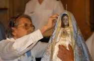 25/07/17 – Rina del Valle Quiroga, fue la encargada de confeccionar a mano la vestimenta de la Virgen del Valle durante más de…