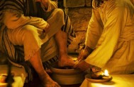 29/03/2018 - Jesús por amor y obediencia lava los pies a sus discípulos. Que el amor de Dios te conceda la gracia de abrazar…