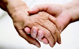 15/05/2025 – Jesús une dos palabras que el mundo separa: servicio y felicidad. Después de lavar los…