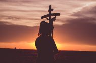 14/09/2018 – “Contemplamos la cruz desde la resurrección, porque esta le da sentido a la cruz. Por lo tanto frente a la cruz…