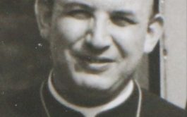 27/08/2025 - Detrás de la figura histórica de Monseñor Enrique Angelelli, el obispo mártir de La Rioja,…