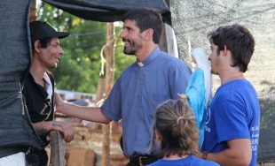 08/07/2024 – En este pasaje del Evangelio según San Mateo, Jesús se muestra profundamente conmovido ante una…