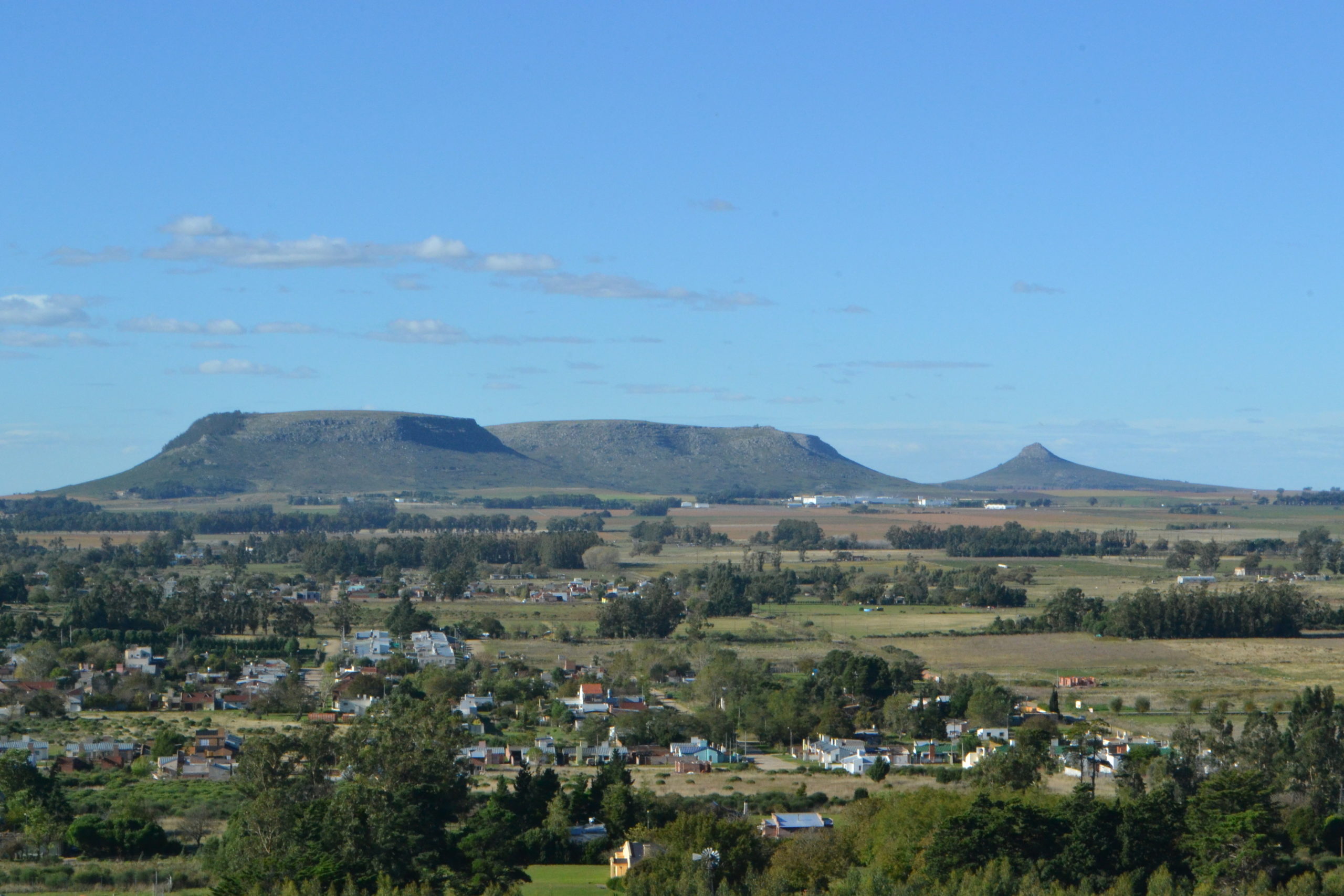 Balcarce, entre las sierras y el recuerdo del piloto Juan Manuel Fangio ...
