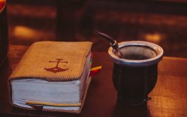 Ante la incredulidad de los saduceos, Jesús revela una verdad fundamental de la fe cristiana: Dios es&hellip;