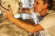 07/09/2020 – El talentoso escultor cordobés Julio Incardona, reconocido por las esculturas del Cura Brochero, Madre Teresa, Mamá Antula, los héroes de nuestra…
