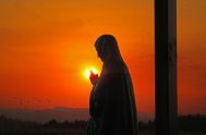 10/11/2020 – En este mes de María, iniciamos nuestro camino  de la mano y a la luz de la Madre de Jesús y…