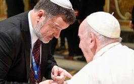23/11/2022 – El Papa Francisco se reunió en el Vaticano con los representantes del Congreso Judío Mundial, que representa a las…