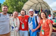15/08/2023 – Gonzalo Blanco, responsable de la delegación argentina de jóvenes en la JMJ de Lisboa, y Milagros Dominici, encargada de los voluntarios…