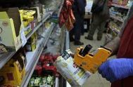 22/11/2023 – Algunos supermercados y almacenes en el país comenzaron a recibir listas con fuertes aumentos en sus productos de consumo masivo, en…
