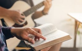 13/06/2026 – El Evangelio de hoy nos presenta palabras muy fuertes de Jesús. Parecen duras: nos habla…