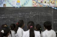 19/06/2024 – La mitad de los niños y niñas que van a tercer grado en las escuelas de Argentina no entiende lo que…