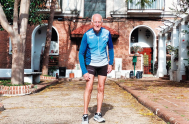 03/10/2024 – Eduardo Santomil tiene 75 años y es un atleta máster argentino con logros internacionales. “Corro desde que tengo memoria”, dijo Eduardo.…