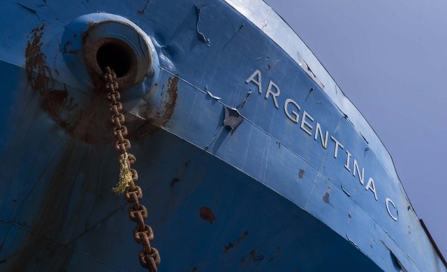 11/03/2025 - En un nuevo episodio de "Arqueólogos" junto a Damián Santa, profesor y licenciado en historia, recorrimos el extenso litoral marítimo y fluvial de la Argentina, deteniéndonos en algunos puertos del país, para conocer cómo ha sido el desarrollo marino y portuario de la Nación.