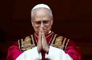 08/05/2025 – El nuevo papa León XIV salió al balcón del Vaticano tras ser anunciado como el sucesor de Francisco, mientras una multitud…