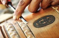 25/06/2025 - En el corazón del Valle de Traslasierra, Córdoba, Marcos Martín se dedica a una tarea tan singular como ancestral: fabricar instrumentos…