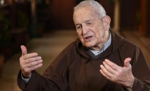 01/07/2025 - El fraile capuchino Luis Pascual Dri OFMCap a los 98 años. Sus restos son velados…