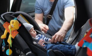29/07/2025 - Según el informe del proyecto “Mamás Seguras”, solo 1 de cada 3 niños viaja en…