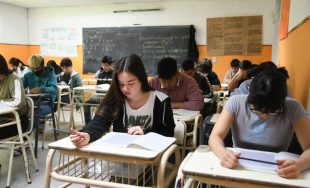 17/10/2025 - En los últimos diez años, la finalización de la escuela secundaria en Argentina mostró un…