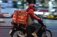 24/02/2026 - En un escenario de desempleo creciente en Argentina, lo que ocurre con los trabajadores de deliverys o repartidores de aplicaciones es&hellip;