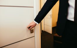 13/03/2026 – El carmelita descalzo fray Pablo Ureta continuó hablando de las siete moradas de Santa Teresa&hellip;