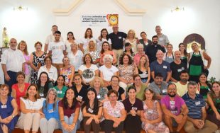 12/06/2026 – Liliana Firmani, Bettiana Rothlisberger e Ignacio Szabo son servidores del movimiento Convivencia con Dios. Liliana&hellip;