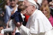 30/09/2013 - "Paz y alegría son el signo de la presencia de Dios en la Iglesia", manifestó el Papa Francisco durante la misa…