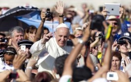 01/10/2013 - El Papa calificó así a la Iglesia en una entrevista publicada por un diario italiano. "La Curia ve&hellip;