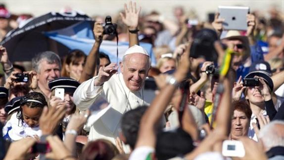 01/10/2013 - El Papa calificó así a la Iglesia en una entrevista publicada por un diario italiano. "La Curia ve&hellip;