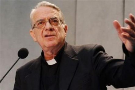 El Padre Federico Lombardi fue el encargado de dar a conocer el anuncio.