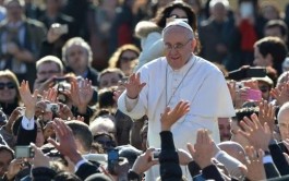 13/10/2013 - Lo dijo el Santo Padre durante su homilía en San Pedro. Además agregó: 'Si entendiéramos que todo es…
