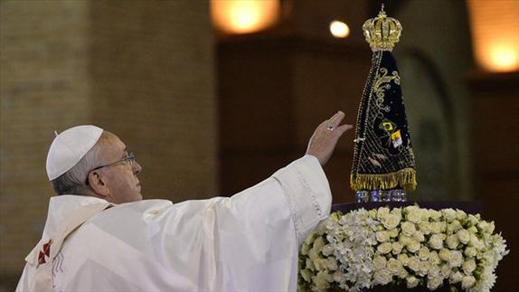 23/10/2013 - En la catequesis que ofreció Francisco en la audiencia general del hoy,se centró en Maria como imagen y&hellip;