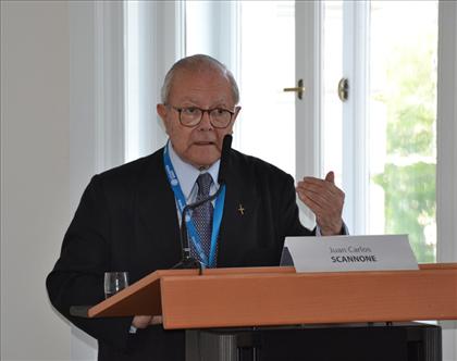 15/11/2013 - La Santa Sede negó que exista preocupación ante un eventual atentado contra el Papa Francisco, quien hoy presidió&hellip;